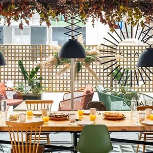 2* Hotel Ibis Plaza Glòries 22@