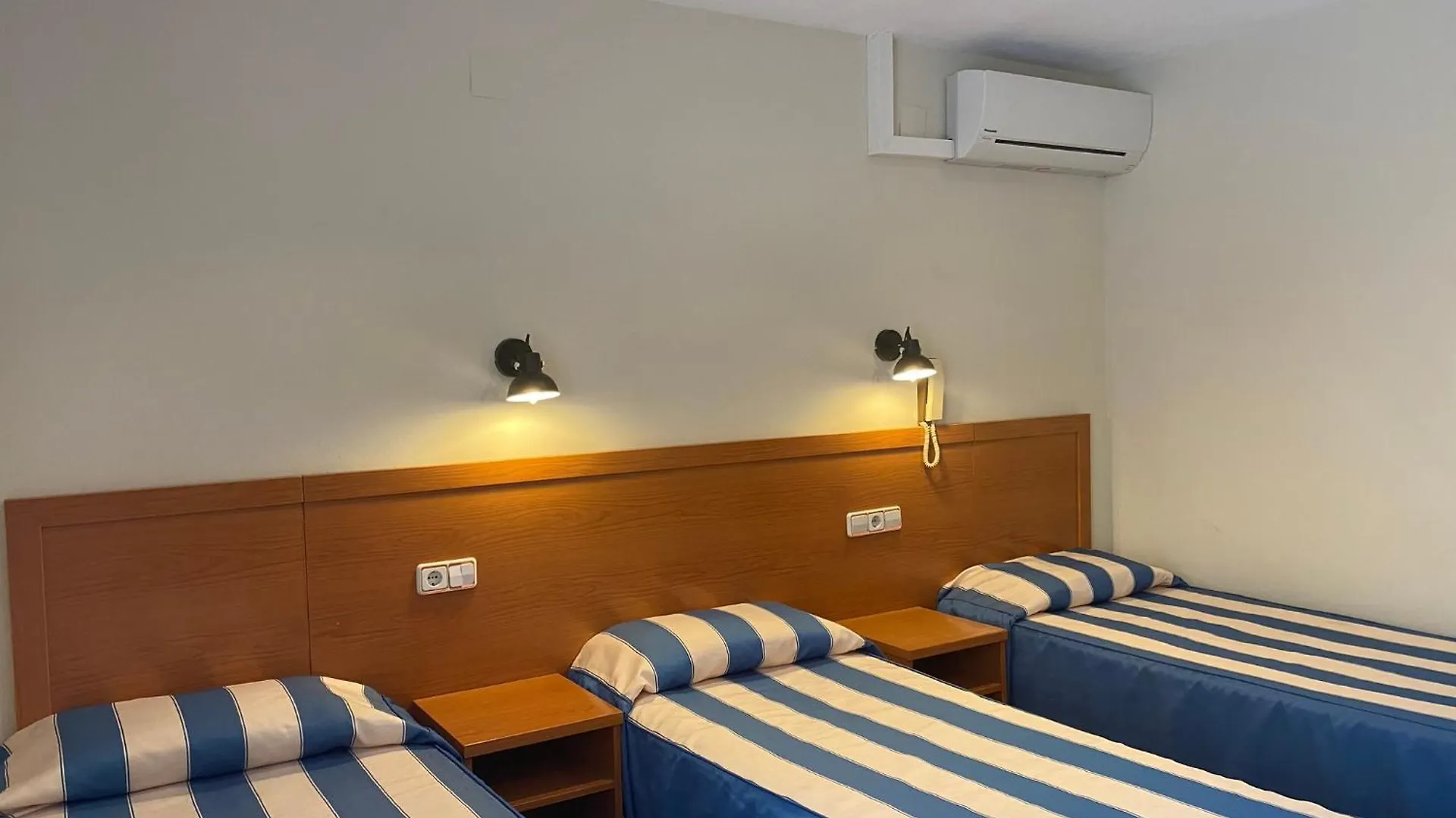 Pension Coral Barcelona 2*,  Spain